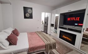 Cosy And Stylish Studio